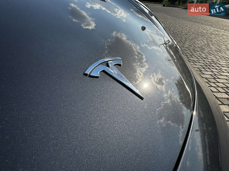 Седан Tesla Model 3 2020 в Кропивницком