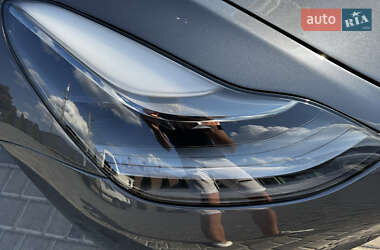 Седан Tesla Model 3 2020 в 
