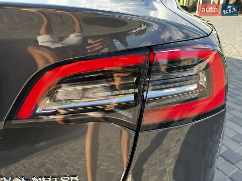 Седан Tesla Model 3 2020 в Кропивницком