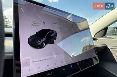 Седан Tesla Model 3 2020 в 