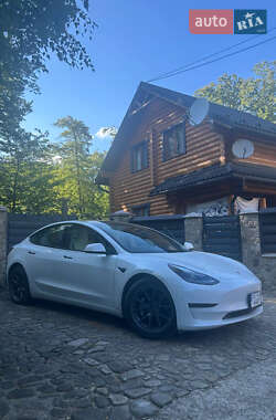 Седан Tesla Model 3 2021 в 