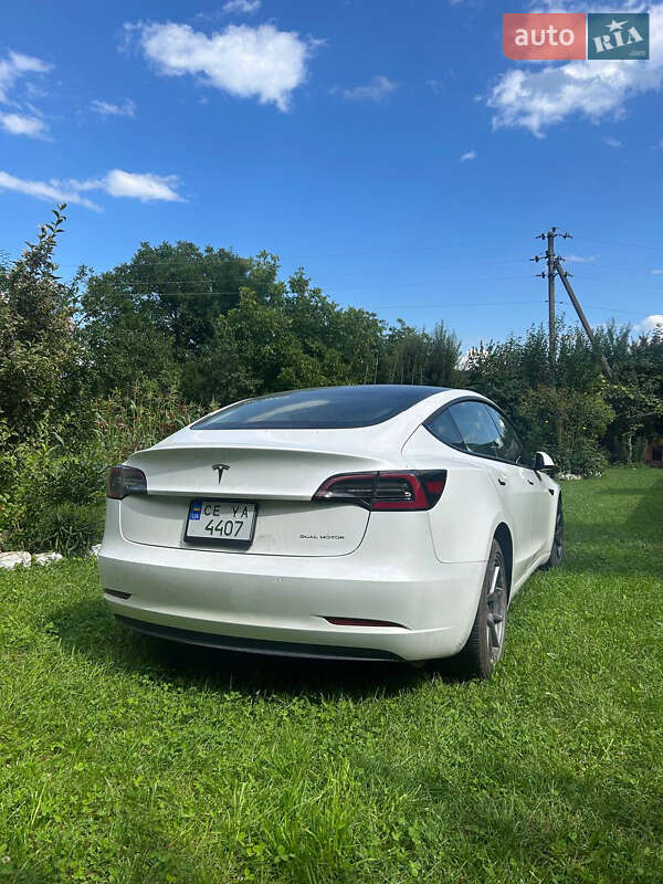 Седан Tesla Model 3 2021 в Черновцах