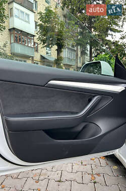 Седан Tesla Model 3 2021 в 
