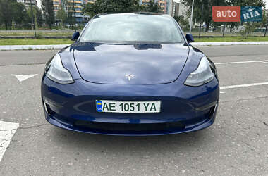Седан Tesla Model 3 2021 в 