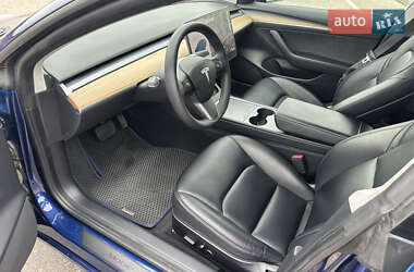Седан Tesla Model 3 2021 в 