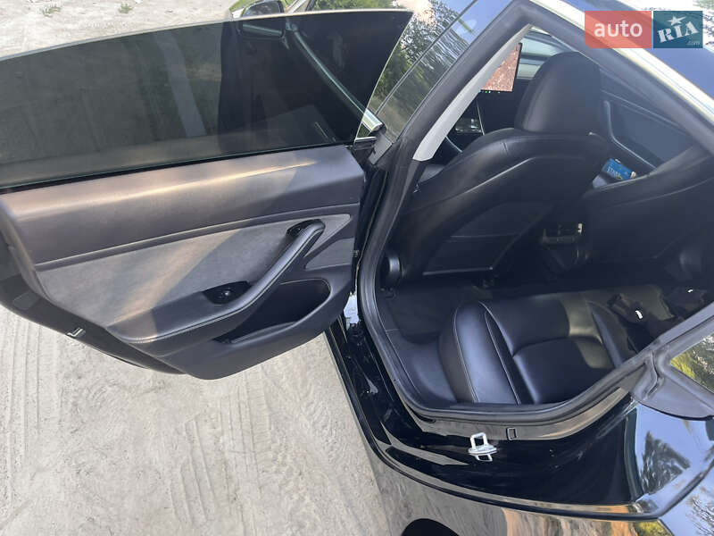 Седан Tesla Model 3 2019 в Кобеляках