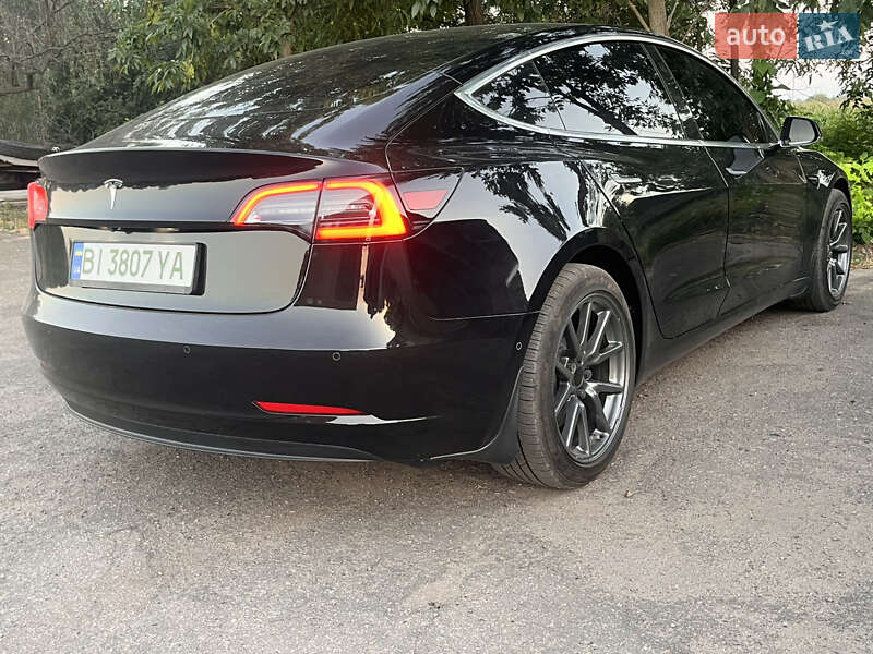 Седан Tesla Model 3 2019 в Кобеляках