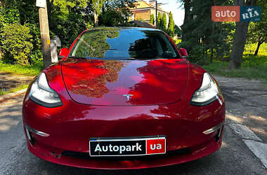 Седан Tesla Model 3 2020 в 