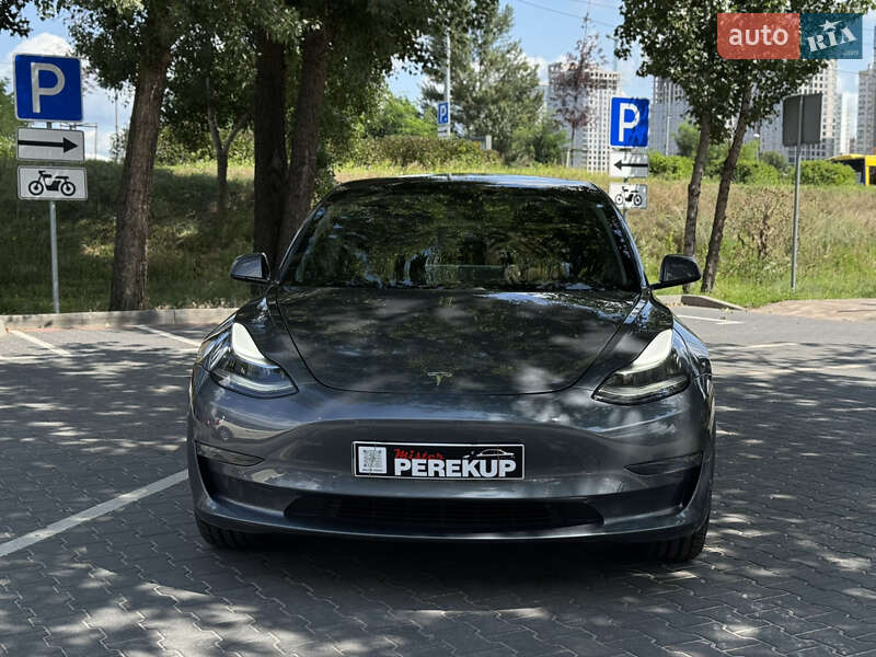 Седан Tesla Model 3 2018 в Киеве