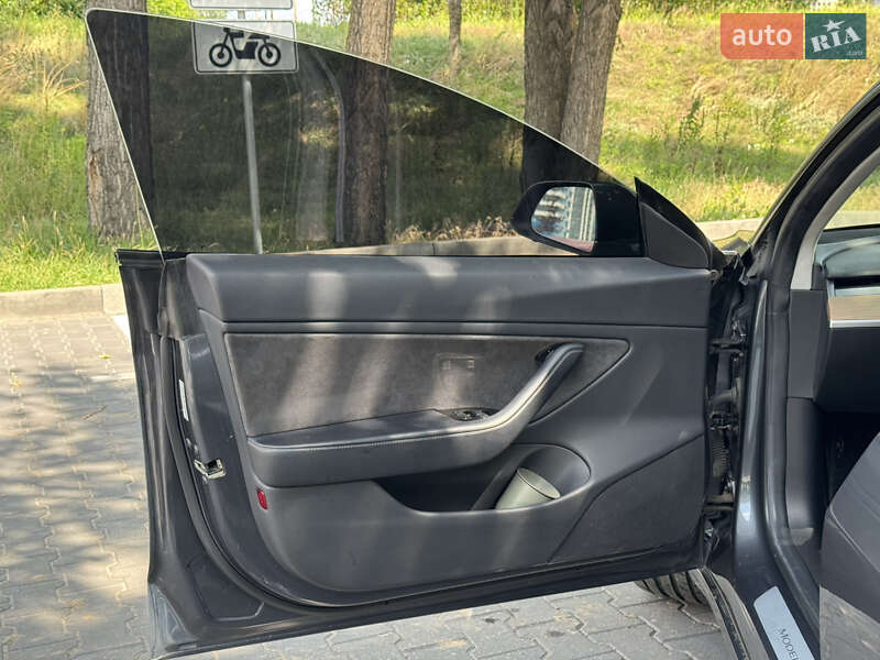 Седан Tesla Model 3 2018 в Киеве