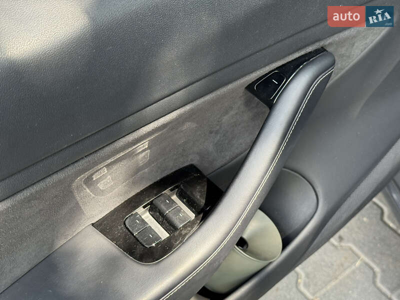 Седан Tesla Model 3 2018 в Киеве
