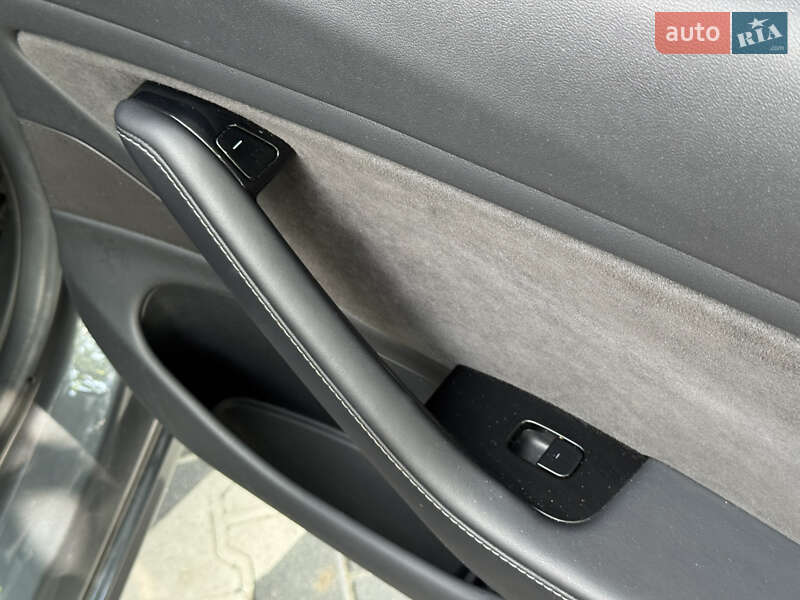 Седан Tesla Model 3 2018 в Киеве