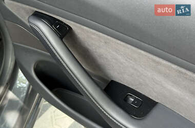 Седан Tesla Model 3 2018 в 