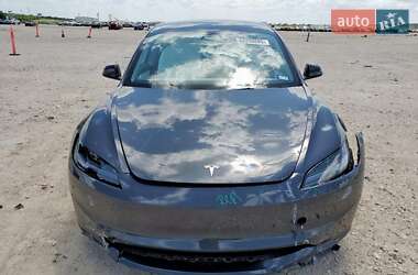 Седан Tesla Model 3 2025 в 