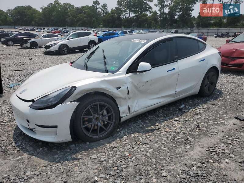 Седан Tesla Model 3 2023 в 