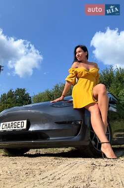 Седан Tesla Model 3 2022 в Киеве