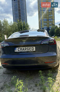 Седан Tesla Model 3 2022 в 