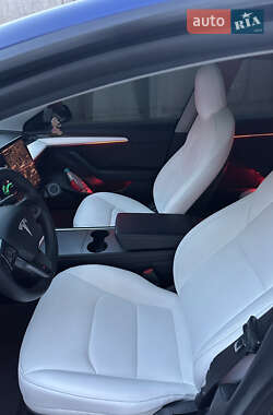 Седан Tesla Model 3 2021 в 