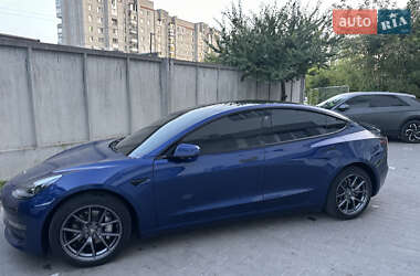 Седан Tesla Model 3 2021 в 