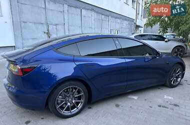 Седан Tesla Model 3 2021 в 