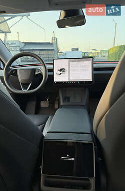 Седан Tesla Model 3 2024 в 