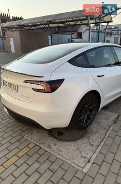 Седан Tesla Model 3 2024 в 