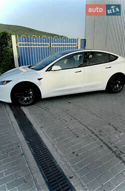 Седан Tesla Model 3 2024 в 