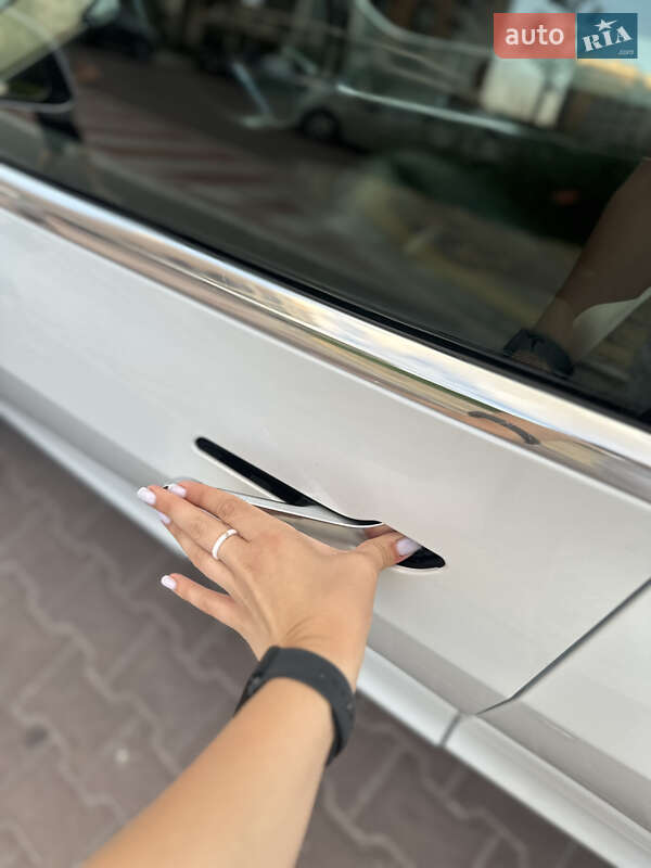 Седан Tesla Model 3 2018 в Софіївській Борщагівці