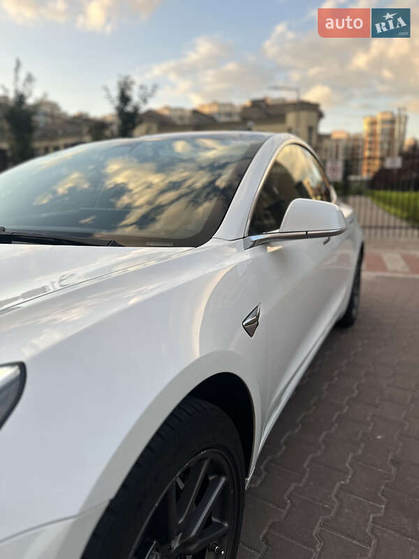 Седан Tesla Model 3 2018 в Софіївській Борщагівці