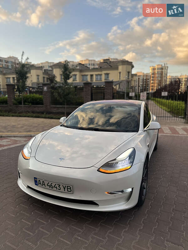 Седан Tesla Model 3 2018 в Софіївській Борщагівці