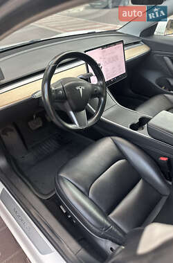 Седан Tesla Model 3 2018 в Софіївській Борщагівці