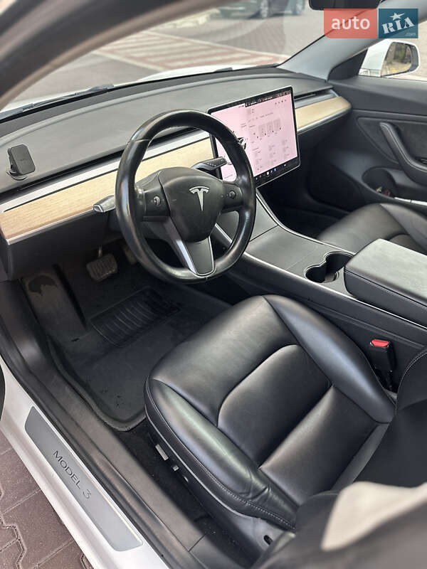 Седан Tesla Model 3 2018 в Софіївській Борщагівці