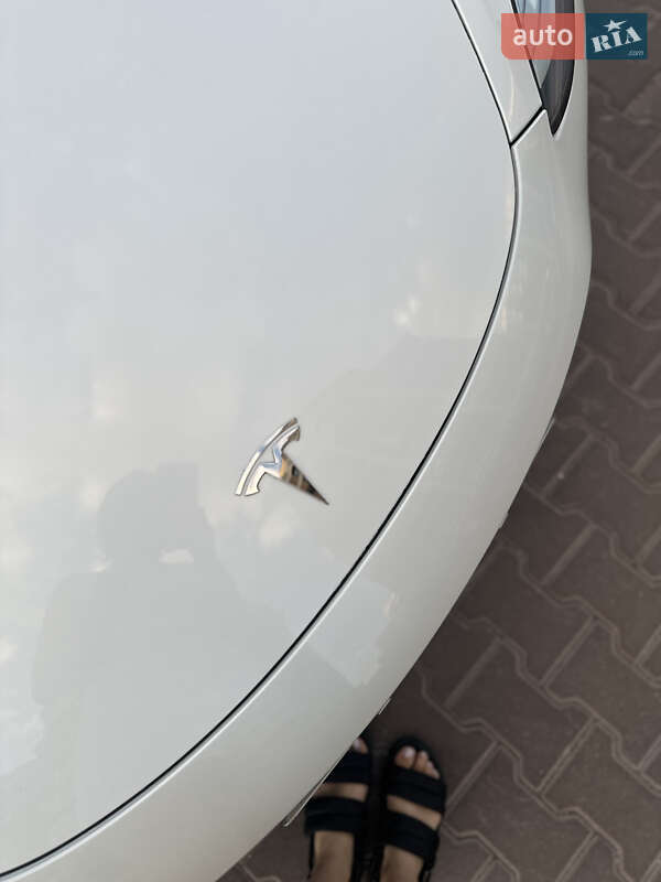 Седан Tesla Model 3 2018 в Софіївській Борщагівці