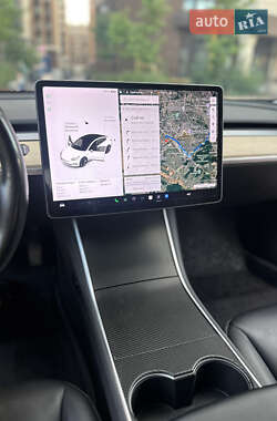 Седан Tesla Model 3 2018 в Софіївській Борщагівці