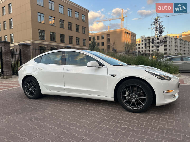 Седан Tesla Model 3 2018 в Софіївській Борщагівці