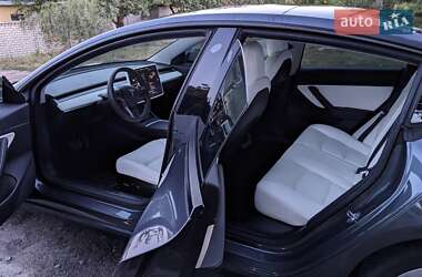 Седан Tesla Model 3 2021 в 