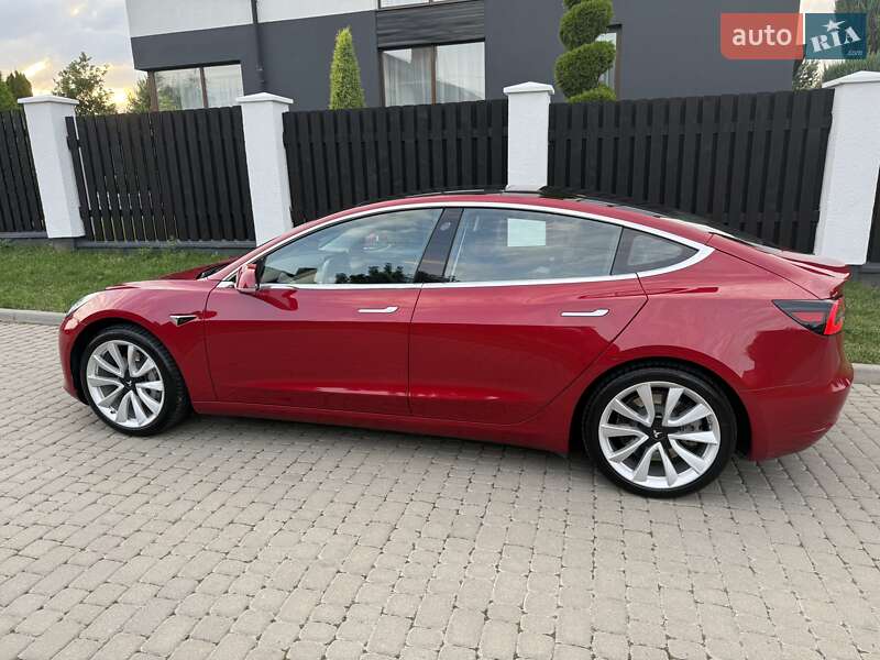 Седан Tesla Model 3 2018 в Львове