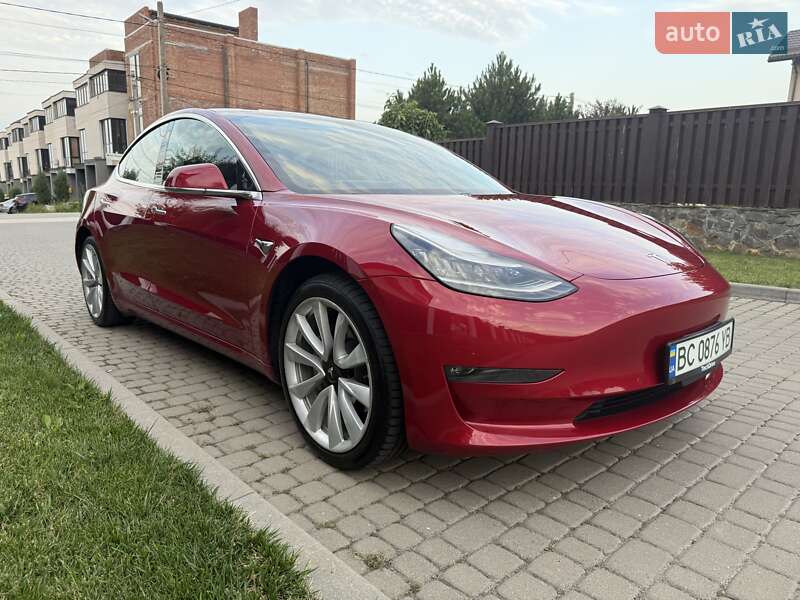 Седан Tesla Model 3 2018 в Львове
