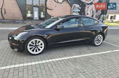 Седан Tesla Model 3 2023 в 