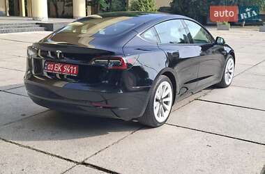Седан Tesla Model 3 2023 в 