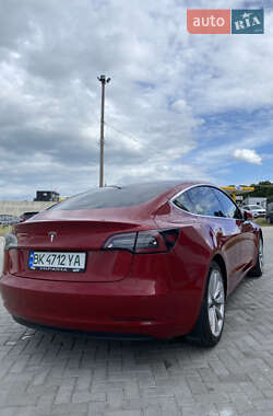 Седан Tesla Model 3 2019 в Ровно