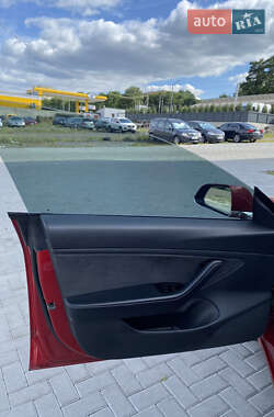Седан Tesla Model 3 2019 в Ровно