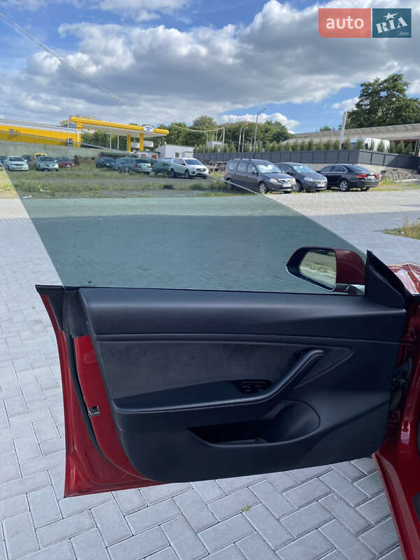 Седан Tesla Model 3 2019 в Ровно