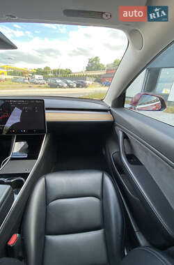Седан Tesla Model 3 2019 в Ровно