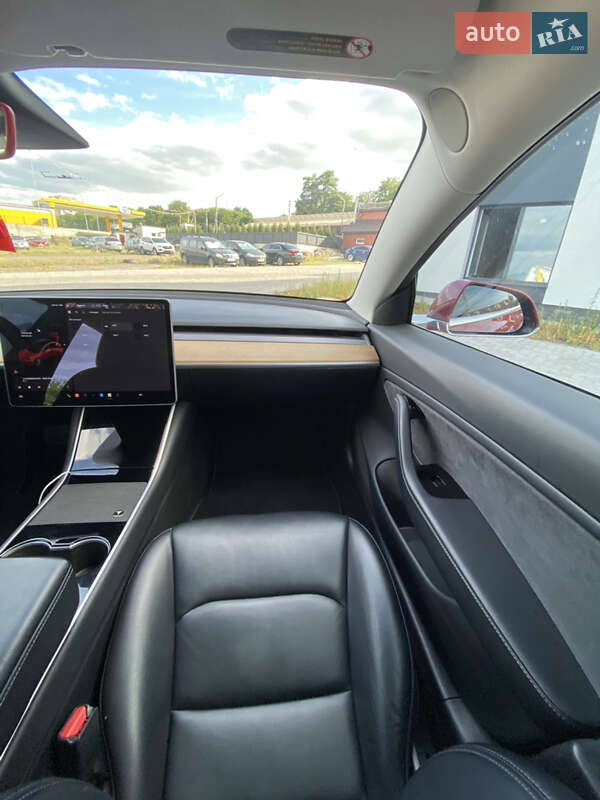Седан Tesla Model 3 2019 в Ровно