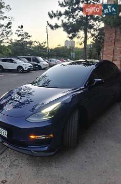 Седан Tesla Model 3 2023 в 