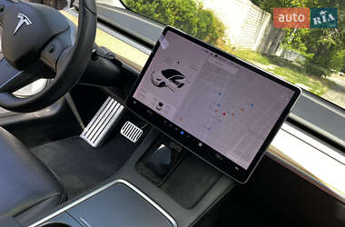 Седан Tesla Model 3 2019 в 