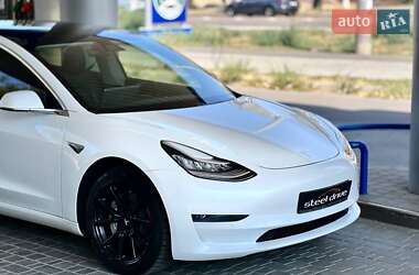 Седан Tesla Model 3 2020 в 