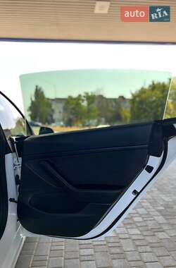 Седан Tesla Model 3 2020 в 