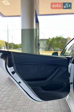 Седан Tesla Model 3 2020 в 